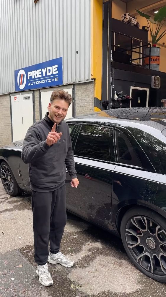 Zwarte SUV vers gewassen bij Preyde Automotive